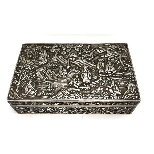 857 - A Chinese export table box with mark to base. 16.5cm x 10cm.