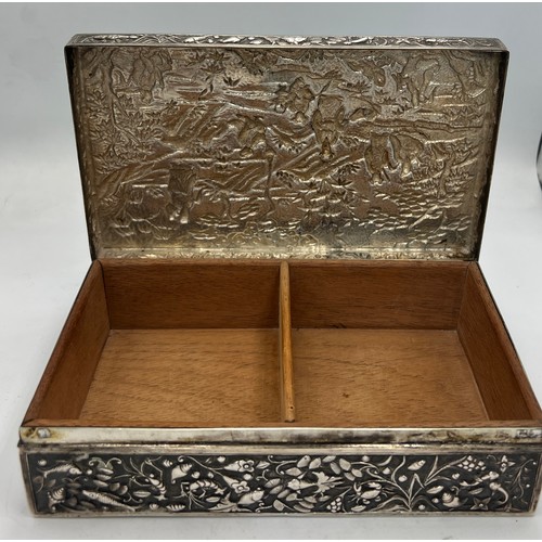 857 - A Chinese export table box with mark to base. 16.5cm x 10cm.