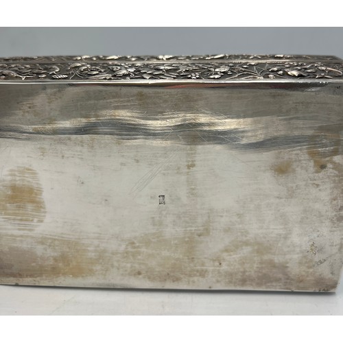 857 - A Chinese export table box with mark to base. 16.5cm x 10cm.