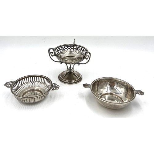 866 - Three hallmarked silver dishes. Various dates and makers. Fretted dish on stand 9cm h x 9cm d. Total... 