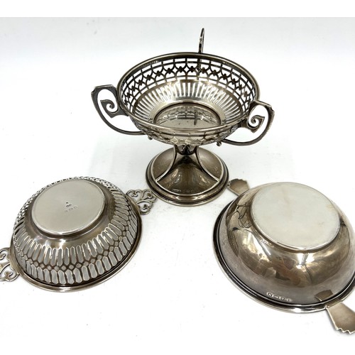 866 - Three hallmarked silver dishes. Various dates and makers. Fretted dish on stand 9cm h x 9cm d. Total... 