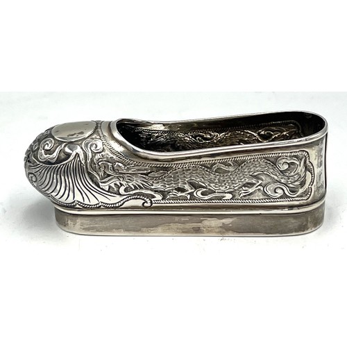 870 - Hong Kong white metal miniature shoe decorated with dragons. Probably by Po Cheng. 9cm l. Weight 40g... 