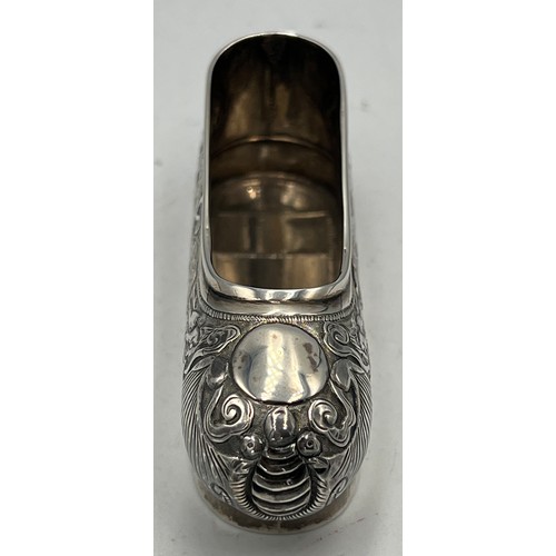 870 - Hong Kong white metal miniature shoe decorated with dragons. Probably by Po Cheng. 9cm l. Weight 40g... 