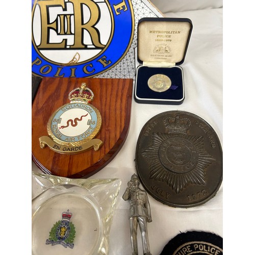 1421 - A collection of Police memorabilia related to Hull City/Humberside Police from Chief Superintendent ... 