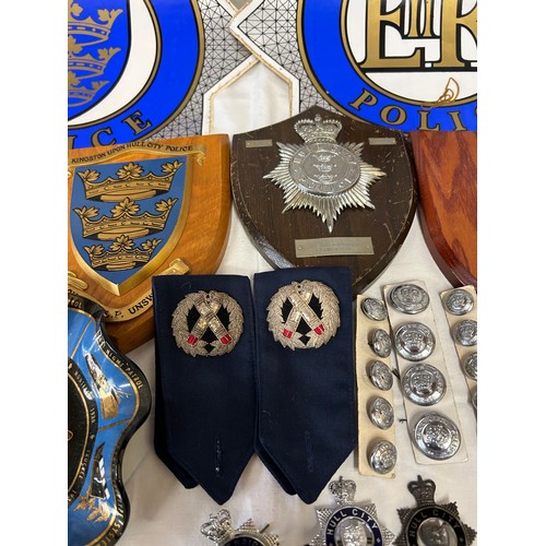 1421 - A collection of Police memorabilia related to Hull City/Humberside Police from Chief Superintendent ... 