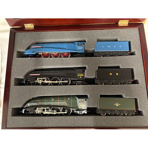 1301 - Collection of 3 limited edition models Sir Ralph Wedgwood LNER 4-6-2- Locomotive Class A4 in a woode... 