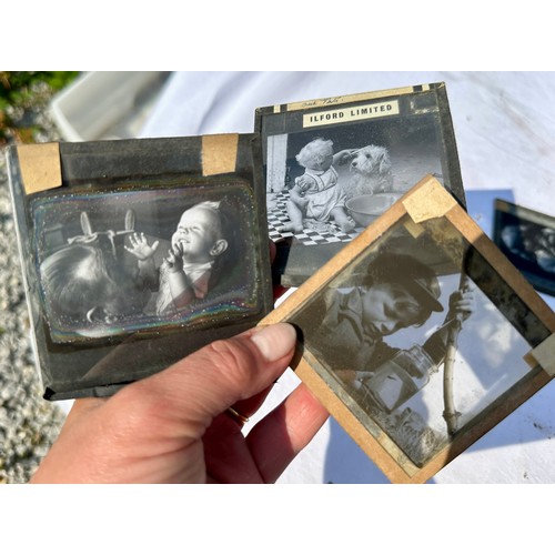 999 - A large quantity of approx. 600 magic lantern slides to include religious (at least 50%), Palestine,... 