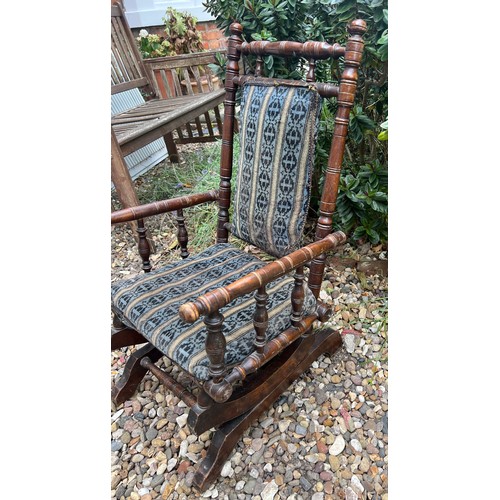 51 - A 19thC child's American rocker. Height to back 74cm, to seat 28cm, 41cm w.