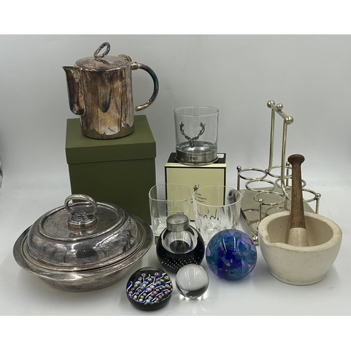 1370 - Miscellaneous items to include a Christofle silver plated jug 16cm with box, Walker & Hall silver pl... 