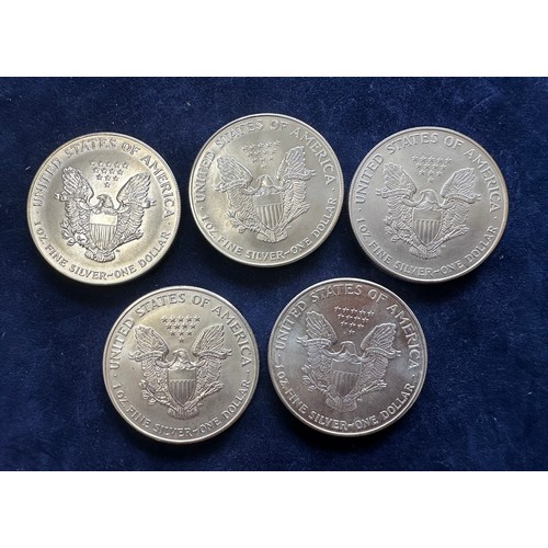 800 - A collection of five United States of America Silver Dollars to include 1993, 1994, 1995, 1998, 1999... 