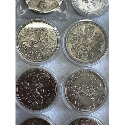 802 - A collection of Royal Mint to include 12 x Queen Elizabeth II Golden Jubilee 2002 Falkland Islands .... 