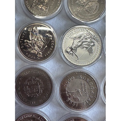 802 - A collection of Royal Mint to include 12 x Queen Elizabeth II Golden Jubilee 2002 Falkland Islands .... 