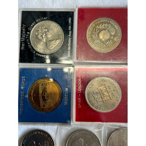 802 - A collection of Royal Mint to include 12 x Queen Elizabeth II Golden Jubilee 2002 Falkland Islands .... 