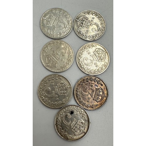 810 - A collection of mixed silver coinage to include George V : 6 x half crowns, 7 x florins, 10 x shilli... 