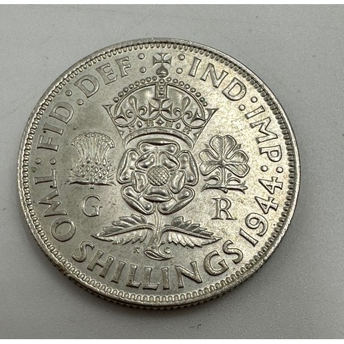 811 - British coins 1922-1947: George V: 12 x half crowns, 10 x florins, 13 x shillings, 12 x sixpences,  ... 