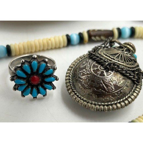 508 - Navajo style silver jewellery to include 2 x belt buckles, 5 x buttons, 4 x rings, earrings, brooche... 