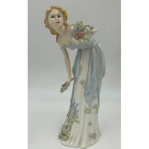 351 - Royal Doulton 'Reflections' figurines to include Chic HN2997, Summer's Darling HN3091, Tango HN3075 ... 