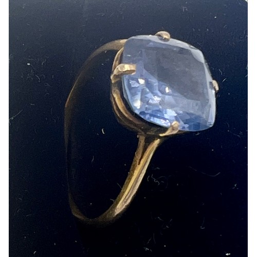 680 - An unmarked yellow metal ring set with sapphire. 5 carats. Size N. Weight 2.1gm.