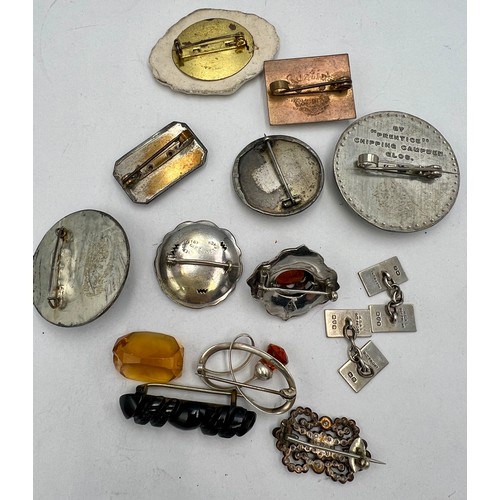 688 - A collection of vintage jewellery to include silver gilt cufflinks, sterling silver brooch, Prentice... 