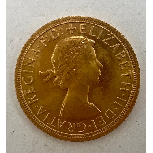 824 - A 1965 Queen Elizabeth II full gold sovereign.