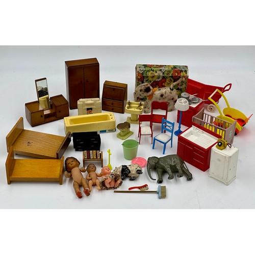 1293 - Various vintage toys to include a selection of dolls house furniture comprising of bedroom and kitch... 