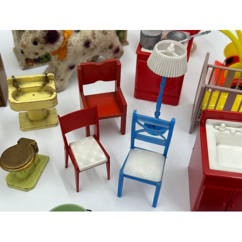 1293 - Various vintage toys to include a selection of dolls house furniture comprising of bedroom and kitch... 