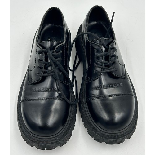 957 - Designer Balenciaga Tractor lace up Derby shoes EU36, with round toe and leather Logo embossed at fr... 