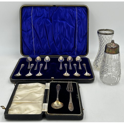 882 - A set of twelve Edwardian rat tailed silver teaspoons, lacking sugar tongs, in original box Sheffiel... 