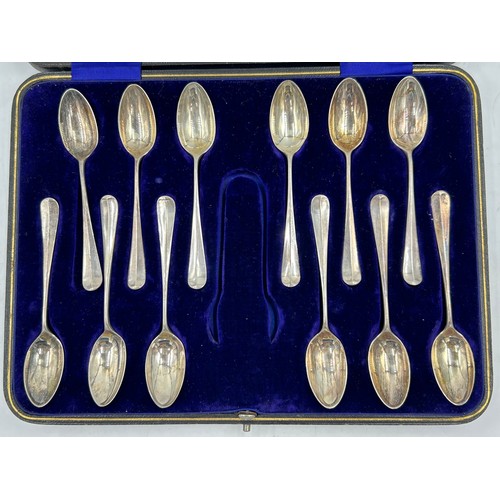 882 - A set of twelve Edwardian rat tailed silver teaspoons, lacking sugar tongs, in original box Sheffiel... 