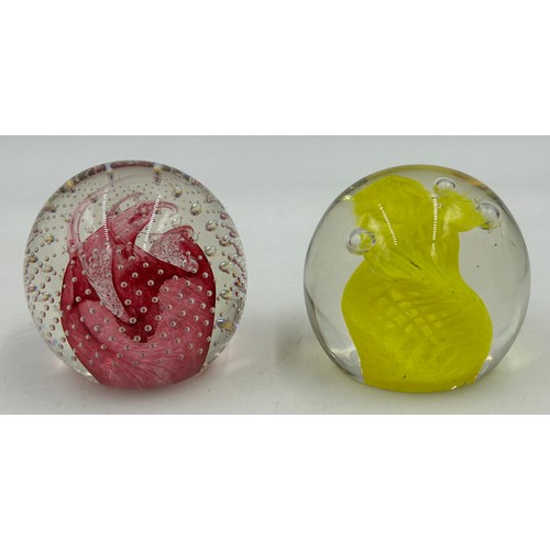 1334 - Vintage items : 4 x glass paperweights to include two Caithness, one yellow 'Carnival' etched to bas... 