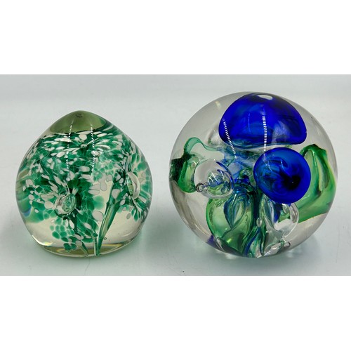 1334 - Vintage items : 4 x glass paperweights to include two Caithness, one yellow 'Carnival' etched to bas... 