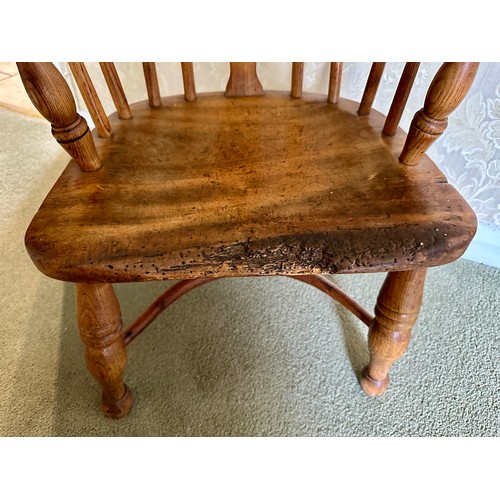 81 - A 19thC child’s windsor armchair with crinoline stretcher. Height to back 66cm, height to seat 26cm.... 