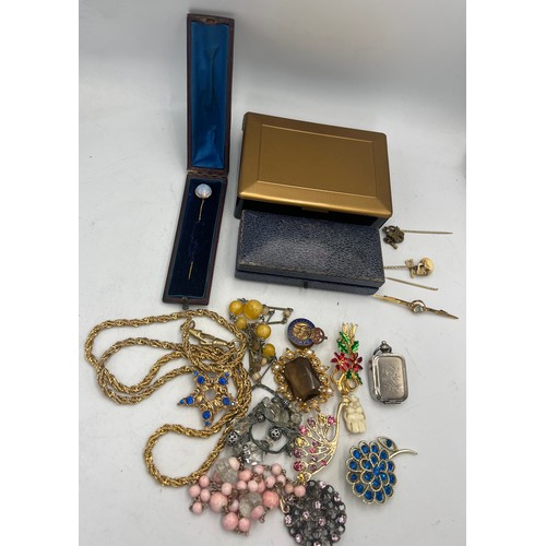 656 - Costume and gold jewellery to include 9 carat gold bar brooch with aquamarine and seed pearls, 9 car... 