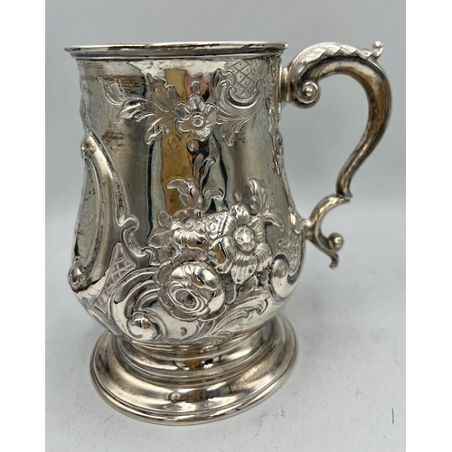 906 - Victorian silver tankard, London 1863, maker Robert Harper. Height 13cm. Weight 329gm.