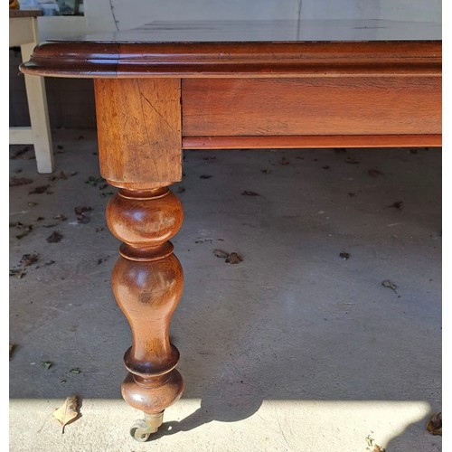 100 - A Victorian pull out extending mahogany dining table with three leaves. Fully open 74cm h x 295cm l ... 