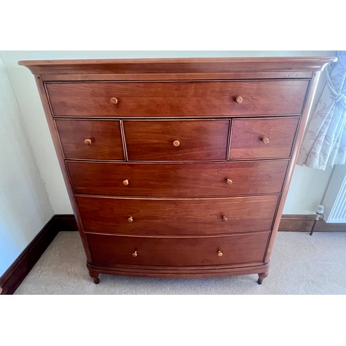 110 - Willis and gambier 5 height bow fronted chest of drawers. 120cm w x 53cm d x 129cm h.