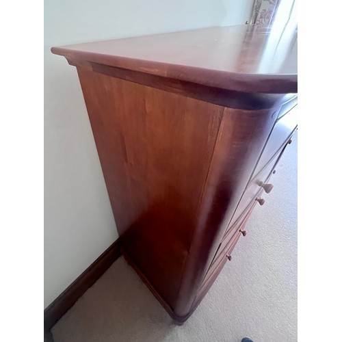 110 - Willis and gambier 5 height bow fronted chest of drawers. 120cm w x 53cm d x 129cm h.