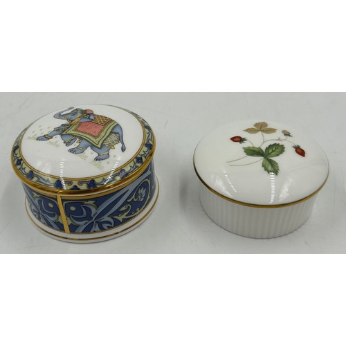 320 - A group of mixed ceramic items to include pill boxes: 2 x Royal Worcester, Limoges, Mulberry Hall, F... 