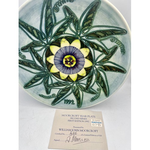 322 - Moorcroft pottery limited edition year plate for 1992, second series, first edition with certificate... 