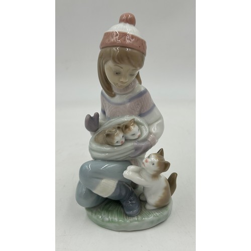 323 - Lladro: Playful Kittens 5232, Sleeping Kitten 5712, Boy with yacht 4810, Boy From Madrid 4898, Girl ... 