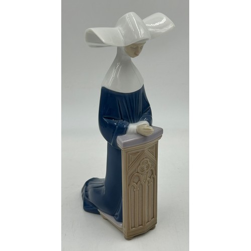 324 - A collection of Lladro : 2 x  Prayerful moment 5500, Time To Sew 5501, Meditation 5502, plus 3 x gee... 