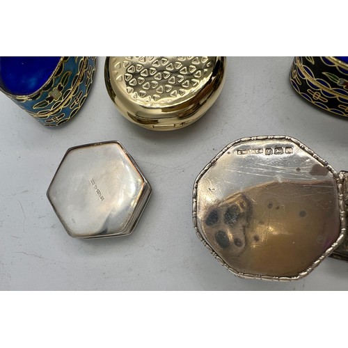 1341 - A collection of 15 various enamel, silver and lacquer pill boxes. (15)