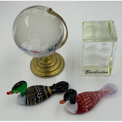 483 - Various glass items: paperweights to include John Deacons (1), Tweedsmuir (1), CGR/CG2, Caithness et... 