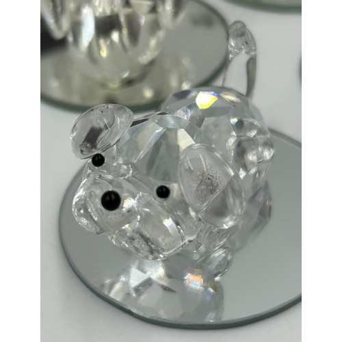 477 - A collection of Swarovski crystal animals etc. to include 2 x hedgehogs, owl, penguin, 3 x birds, 3 ... 