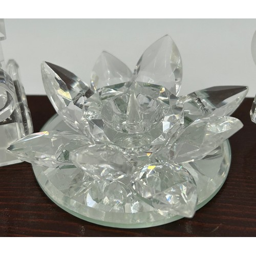 477 - A collection of Swarovski crystal animals etc. to include 2 x hedgehogs, owl, penguin, 3 x birds, 3 ... 