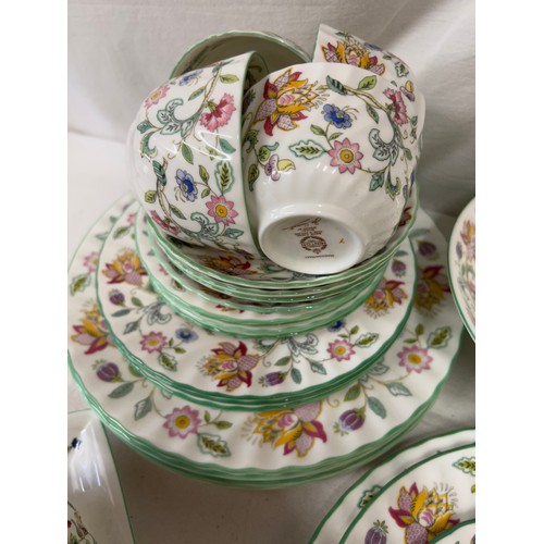 325 - Minton ‘Haddon Hall’ pattern part table service: 8 x dinner plates 27cm , 8 x salad plates 20.5cm, 8... 