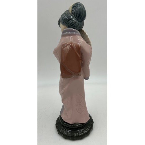 332 - Two Lladro Japanese Geisha figurines : Sayonara, model no. 4989 with parasol and Daisa Chrysanthemum... 