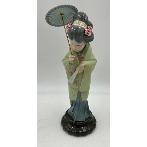 332 - Two Lladro Japanese Geisha figurines : Sayonara, model no. 4989 with parasol and Daisa Chrysanthemum... 