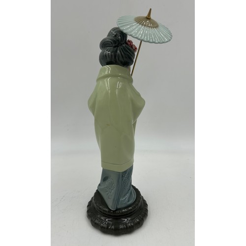 332 - Two Lladro Japanese Geisha figurines : Sayonara, model no. 4989 with parasol and Daisa Chrysanthemum... 