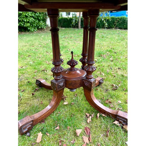 134 - A 19thC oval walnut and inlaid table 72cm h x 114cm w x 78cm d.